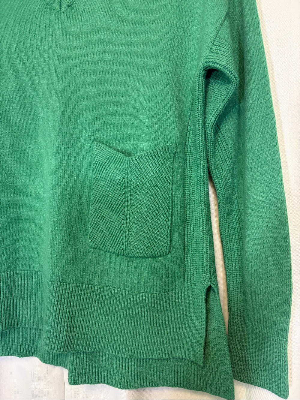 NWT Renuar V-NECK KNIT SWEATER w/ patch pocket in Artichoke Green XS Retail $105 - Picture 5 of 10